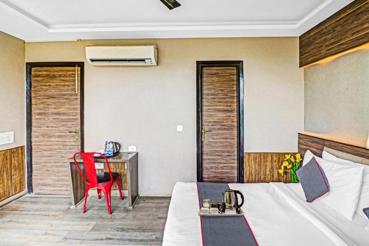 Townhouse 450 Dwarka Hotell Delhi  Exteriör bild