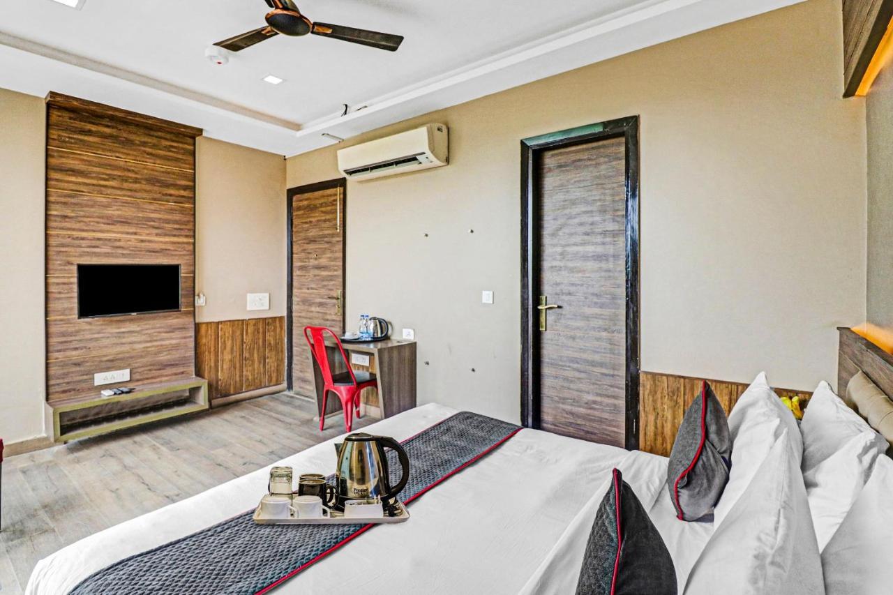 Townhouse 450 Dwarka Hotell Delhi  Exteriör bild